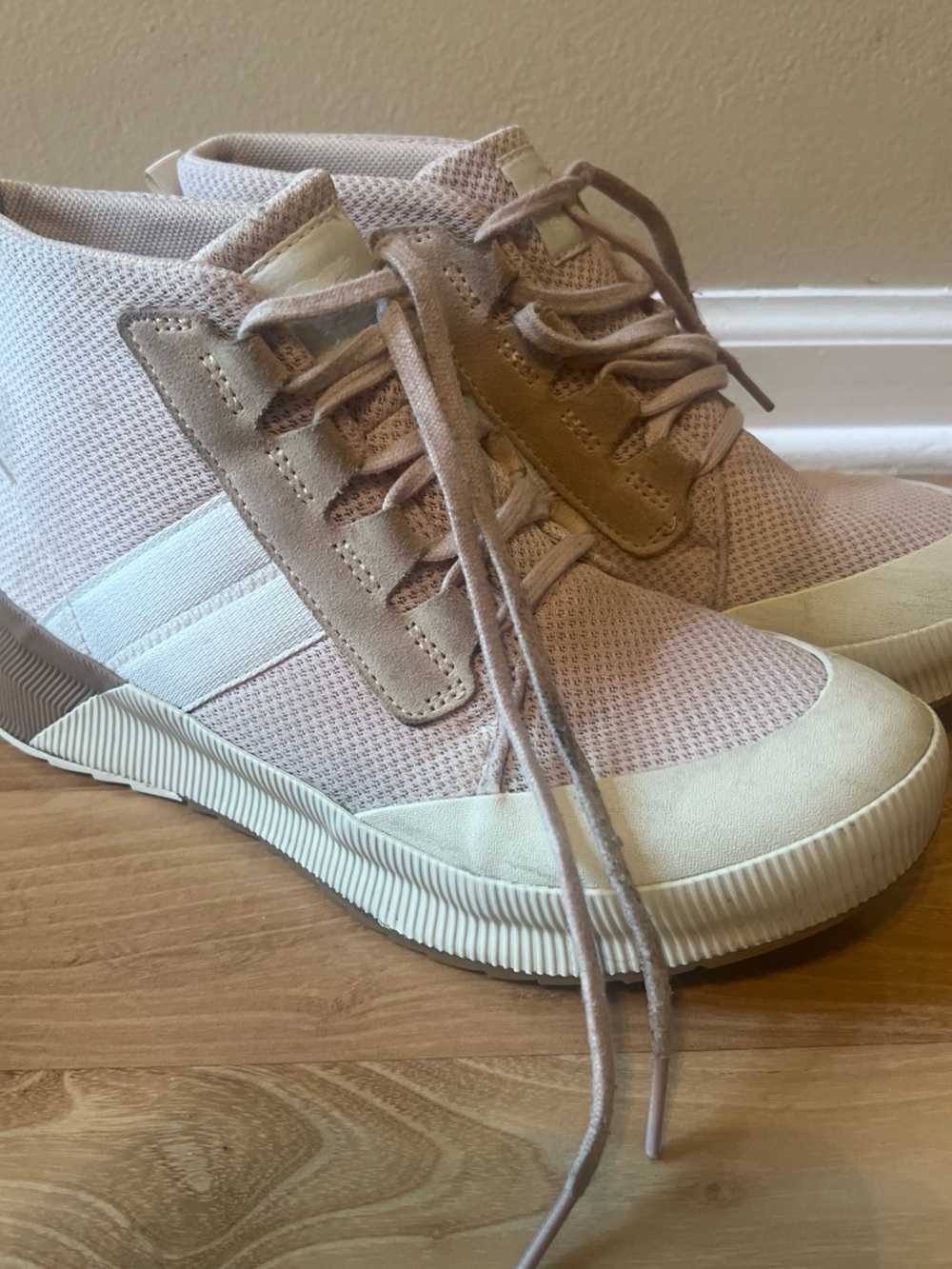 Sorel Women's Ankle Lace-Up Booties in Light Pink cream and brown 9.5